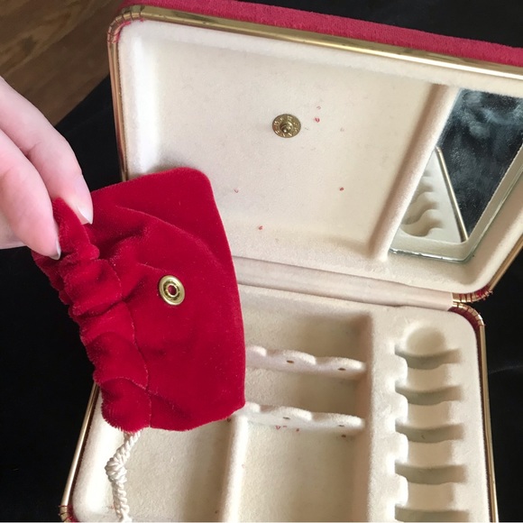 Vintage Red Velvet Travel Jewelry Box - Picture 4 of 11